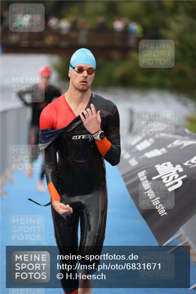 25.08.2024 - Elbe Triathlon Hamburg H.Heesch http://msf.ph/oto/6831671 25.08.2024 08:29:57 Schwimmen 37, 68, 78, 79, 95 meine-sportfotos.de