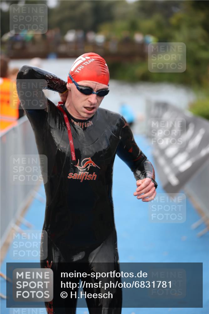 25.08.2024 - Elbe Triathlon Hamburg H.Heesch http://msf.ph/oto/6831781 25.08.2024 08:30:01 Schwimmen 37, 68, 78, 79, 82, 95 meine-sportfotos.de