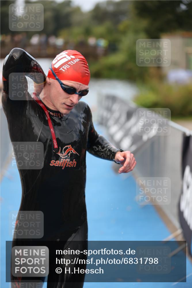 25.08.2024 - Elbe Triathlon Hamburg H.Heesch http://msf.ph/oto/6831798 25.08.2024 08:30:02 Schwimmen 37, 68, 78, 79, 82, 95 meine-sportfotos.de