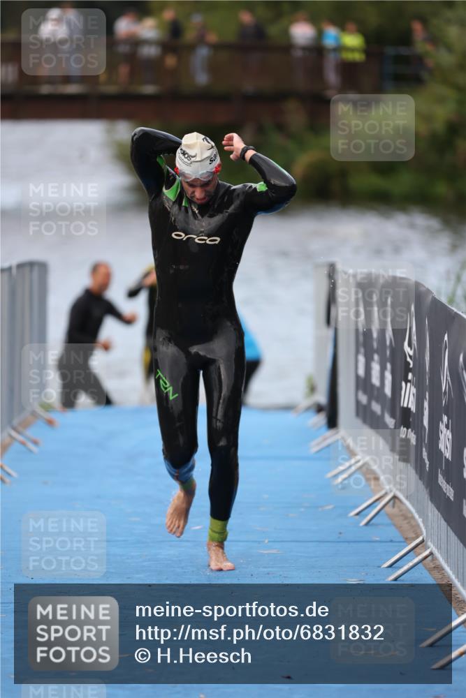 25.08.2024 - Elbe Triathlon Hamburg H.Heesch http://msf.ph/oto/6831832 25.08.2024 08:30:11 Schwimmen 37, 68, 79, 82 meine-sportfotos.de