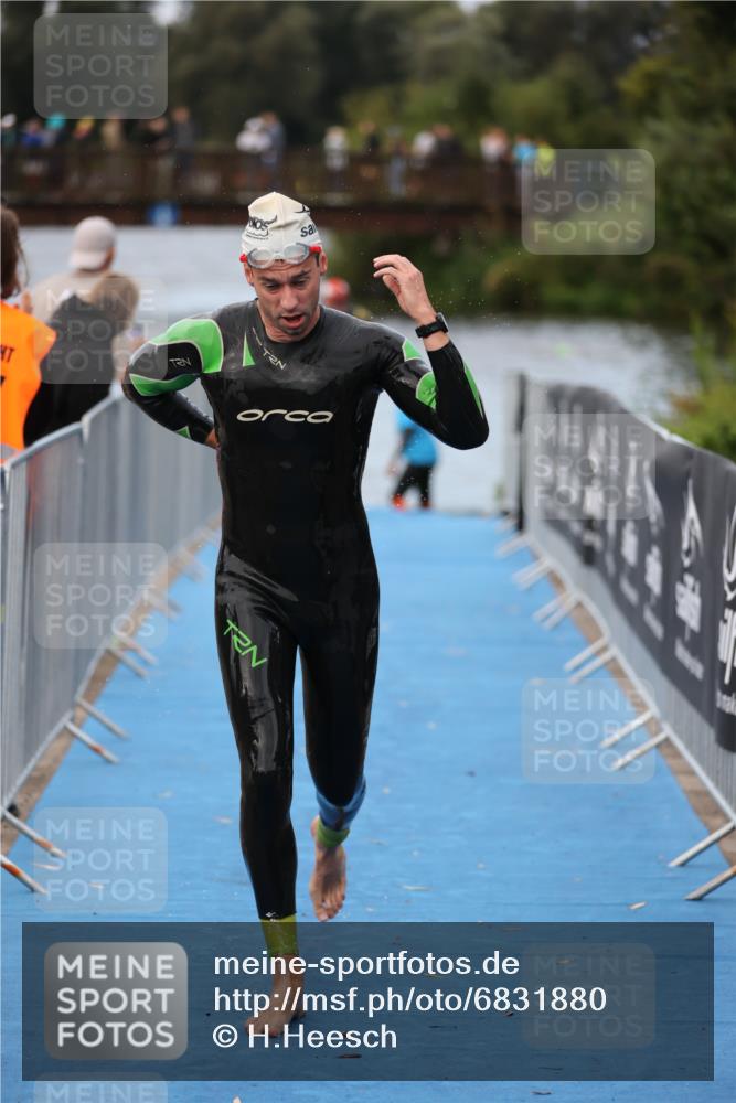 25.08.2024 - Elbe Triathlon Hamburg H.Heesch http://msf.ph/oto/6831880 25.08.2024 08:30:14 Schwimmen 37, 68, 79, 82 meine-sportfotos.de