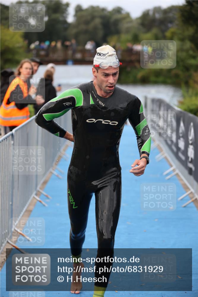 25.08.2024 - Elbe Triathlon Hamburg H.Heesch http://msf.ph/oto/6831929 25.08.2024 08:30:14 Schwimmen 37, 68, 79, 82 meine-sportfotos.de