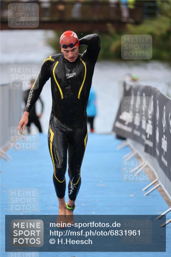 25.08.2024 - Elbe Triathlon Hamburg H.Heesch http://msf.ph/oto/6831961 25.08.2024 08:30:19 Schwimmen 37, 82 meine-sportfotos.de