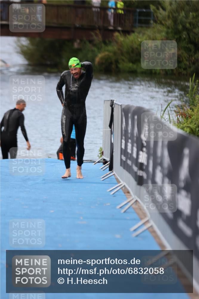25.08.2024 - Elbe Triathlon Hamburg H.Heesch http://msf.ph/oto/6832058 25.08.2024 08:30:48 Schwimmen 106 meine-sportfotos.de