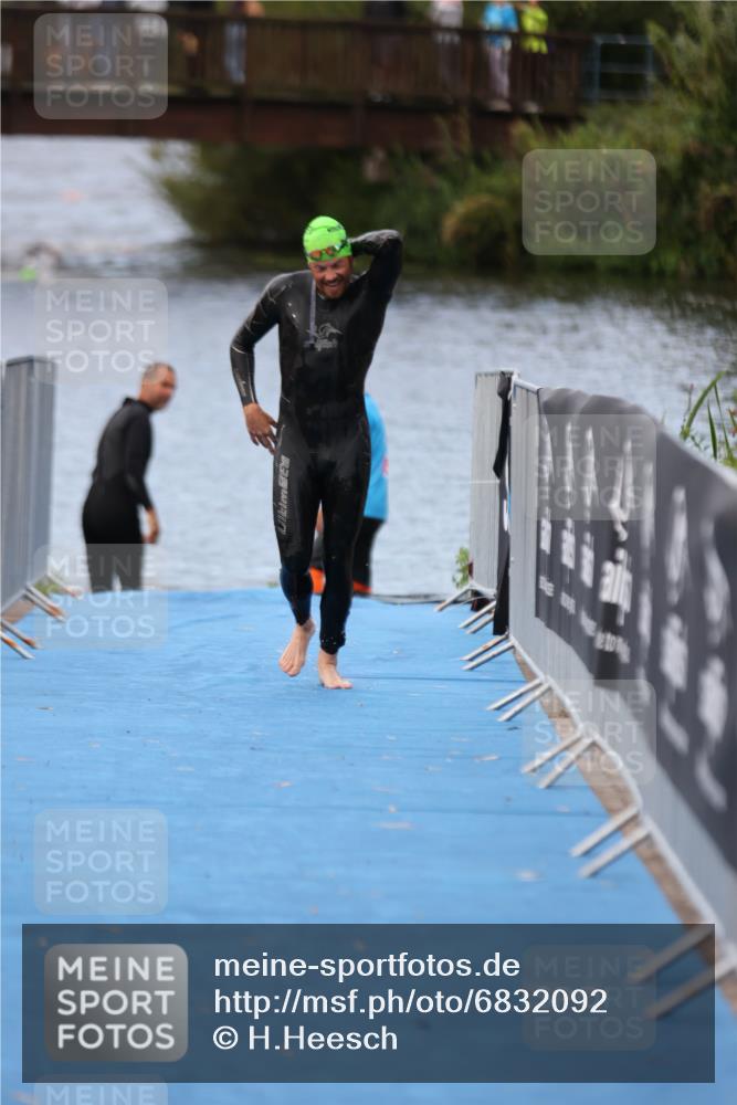 25.08.2024 - Elbe Triathlon Hamburg H.Heesch http://msf.ph/oto/6832092 25.08.2024 08:30:48 Schwimmen 106 meine-sportfotos.de