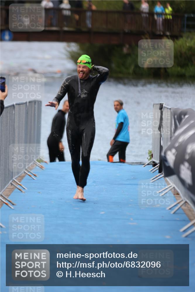25.08.2024 - Elbe Triathlon Hamburg H.Heesch http://msf.ph/oto/6832096 25.08.2024 08:30:49 Schwimmen 106 meine-sportfotos.de