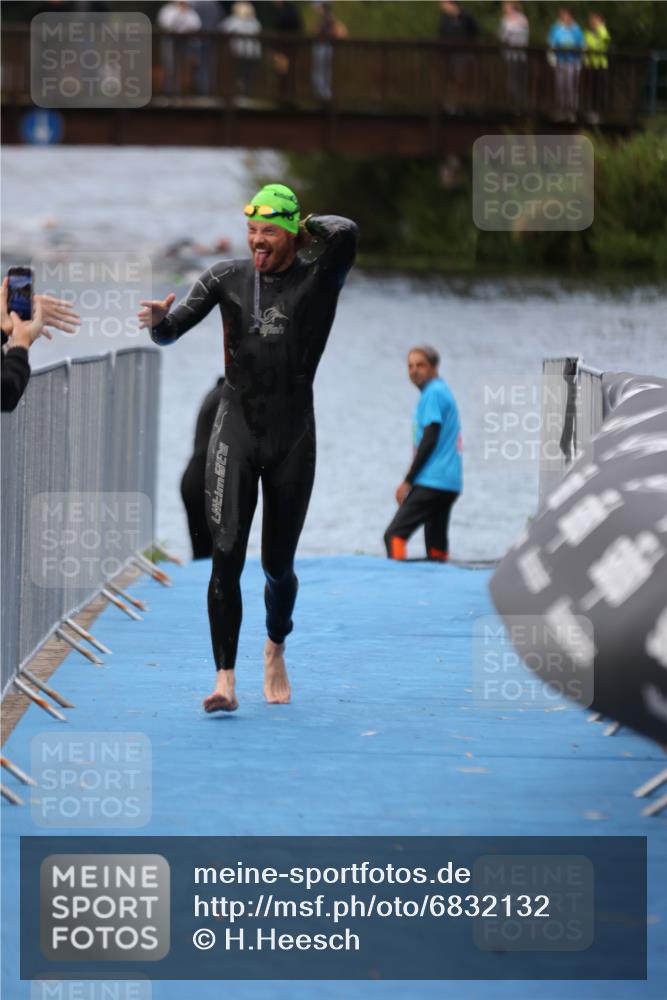 25.08.2024 - Elbe Triathlon Hamburg H.Heesch http://msf.ph/oto/6832132 25.08.2024 08:30:49 Schwimmen 106 meine-sportfotos.de