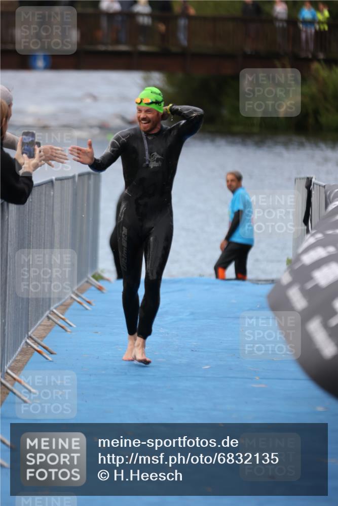 25.08.2024 - Elbe Triathlon Hamburg H.Heesch http://msf.ph/oto/6832135 25.08.2024 08:30:50 Schwimmen 106 meine-sportfotos.de