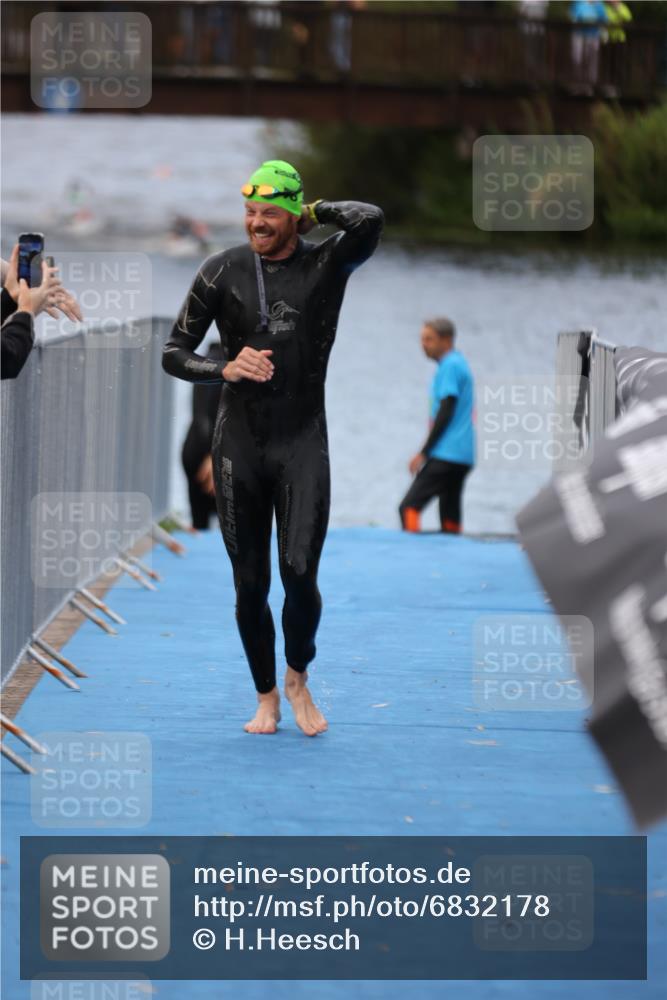 25.08.2024 - Elbe Triathlon Hamburg H.Heesch http://msf.ph/oto/6832178 25.08.2024 08:30:50 Schwimmen 106 meine-sportfotos.de