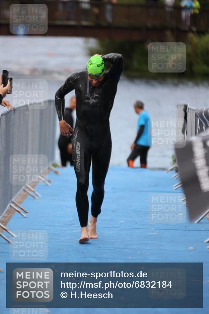 25.08.2024 - Elbe Triathlon Hamburg H.Heesch http://msf.ph/oto/6832184 25.08.2024 08:30:51 Schwimmen 106 meine-sportfotos.de