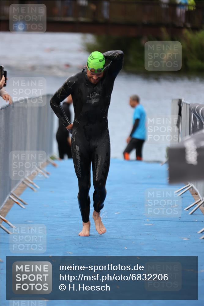 25.08.2024 - Elbe Triathlon Hamburg H.Heesch http://msf.ph/oto/6832206 25.08.2024 08:30:51 Schwimmen 106 meine-sportfotos.de
