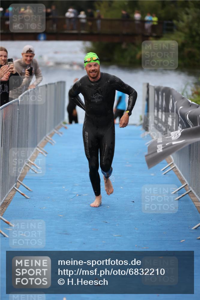 25.08.2024 - Elbe Triathlon Hamburg H.Heesch http://msf.ph/oto/6832210 25.08.2024 08:30:52 Schwimmen 106 meine-sportfotos.de