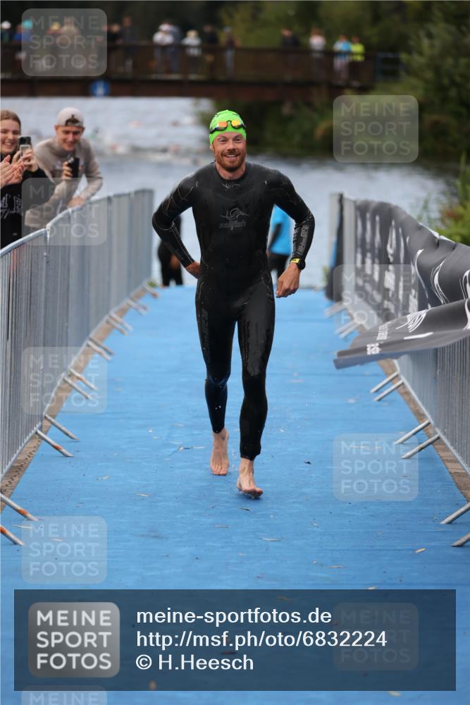 25.08.2024 - Elbe Triathlon Hamburg H.Heesch http://msf.ph/oto/6832224 25.08.2024 08:30:52 Schwimmen 106 meine-sportfotos.de