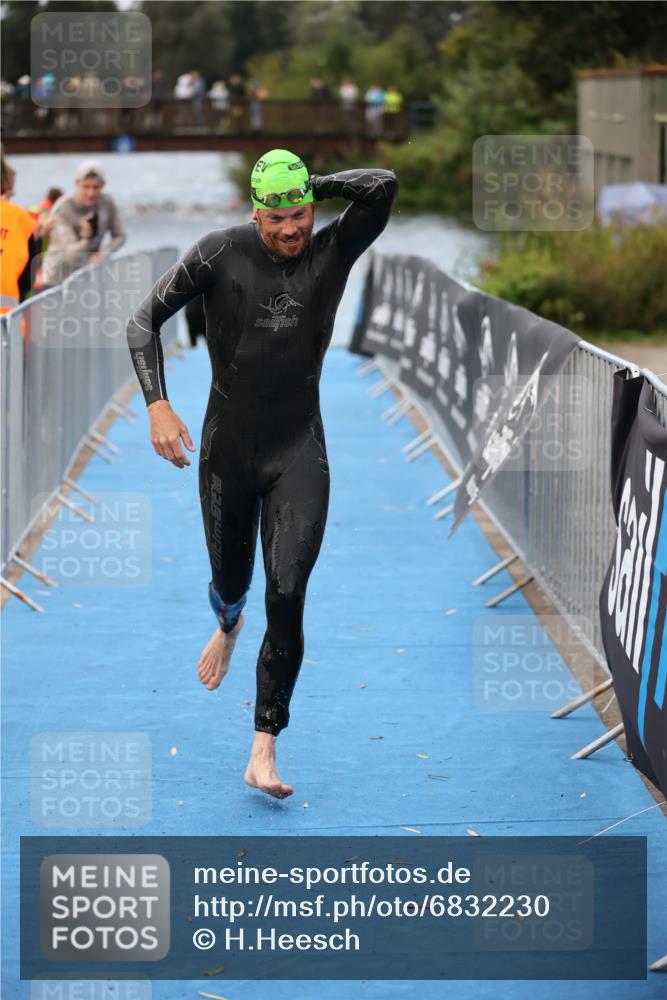 25.08.2024 - Elbe Triathlon Hamburg H.Heesch http://msf.ph/oto/6832230 25.08.2024 08:30:53 Schwimmen 106 meine-sportfotos.de
