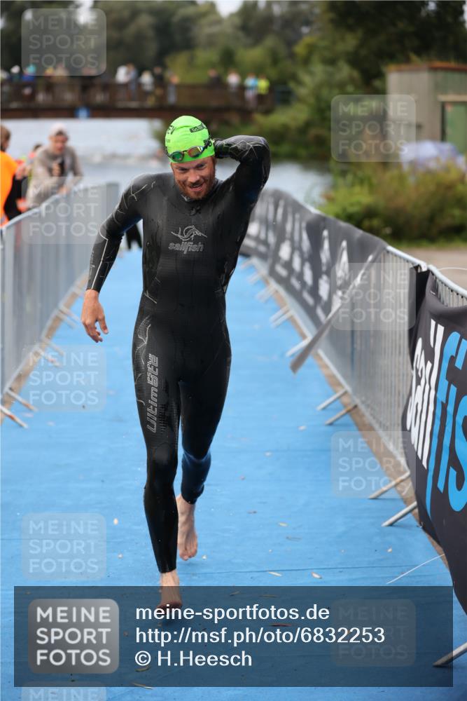 25.08.2024 - Elbe Triathlon Hamburg H.Heesch http://msf.ph/oto/6832253 25.08.2024 08:30:53 Schwimmen 106 meine-sportfotos.de