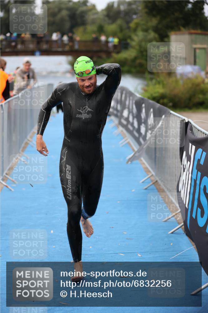 25.08.2024 - Elbe Triathlon Hamburg H.Heesch http://msf.ph/oto/6832256 25.08.2024 08:30:54 Schwimmen 106 meine-sportfotos.de