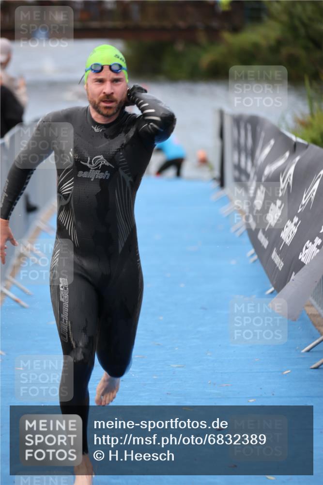 25.08.2024 - Elbe Triathlon Hamburg H.Heesch http://msf.ph/oto/6832389 25.08.2024 08:31:39 Schwimmen 38, 40, 71, 81, 100 meine-sportfotos.de