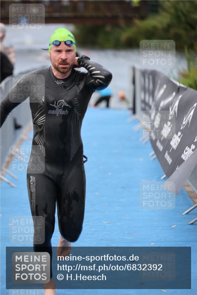 25.08.2024 - Elbe Triathlon Hamburg H.Heesch http://msf.ph/oto/6832392 25.08.2024 08:31:40 Schwimmen 38, 40, 71, 81, 100 meine-sportfotos.de