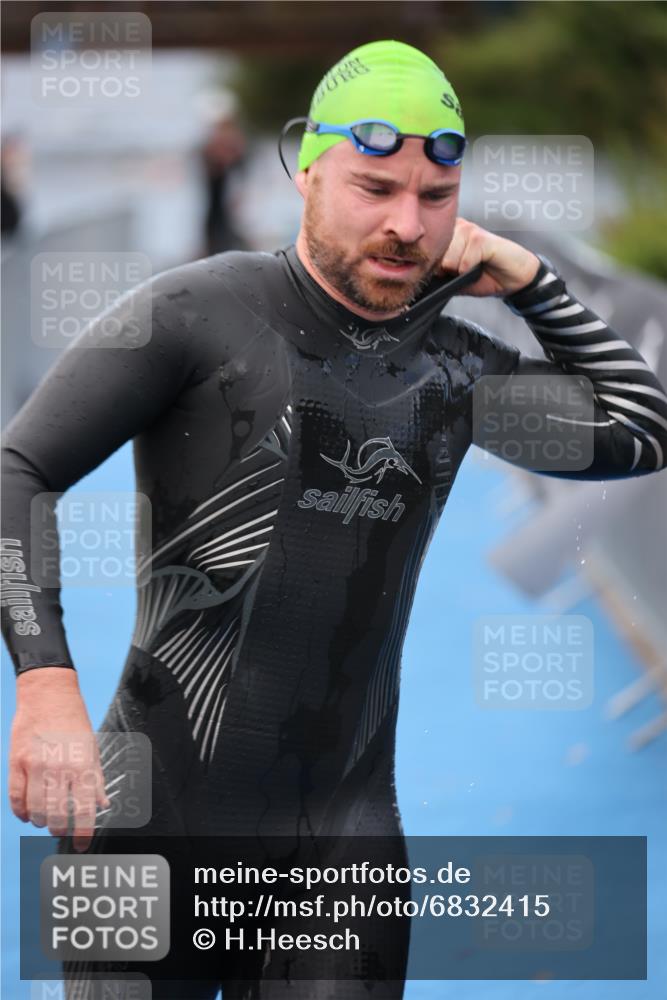 25.08.2024 - Elbe Triathlon Hamburg H.Heesch http://msf.ph/oto/6832415 25.08.2024 08:31:40 Schwimmen 38, 40, 71, 81, 100 meine-sportfotos.de
