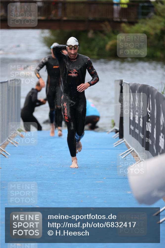 25.08.2024 - Elbe Triathlon Hamburg H.Heesch http://msf.ph/oto/6832417 25.08.2024 08:31:43 Schwimmen 34, 38, 40, 71, 81, 92, 100 meine-sportfotos.de