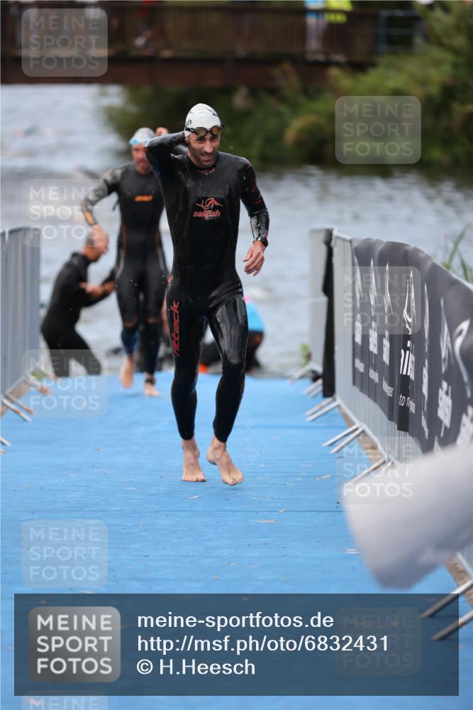 25.08.2024 - Elbe Triathlon Hamburg H.Heesch http://msf.ph/oto/6832431 25.08.2024 08:31:43 Schwimmen 34, 38, 40, 71, 81, 92, 100 meine-sportfotos.de