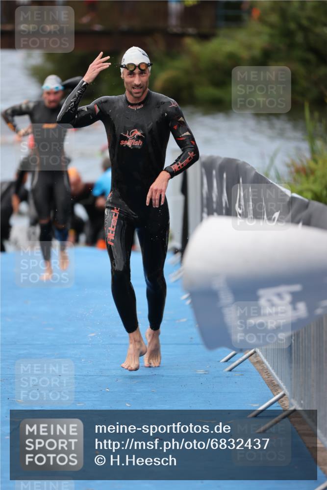 25.08.2024 - Elbe Triathlon Hamburg H.Heesch http://msf.ph/oto/6832437 25.08.2024 08:31:44 Schwimmen 34, 38, 40, 71, 75, 81, 92, 100 meine-sportfotos.de