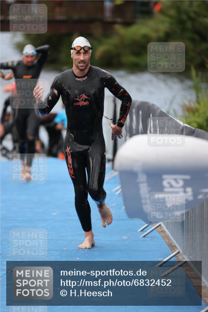 25.08.2024 - Elbe Triathlon Hamburg H.Heesch http://msf.ph/oto/6832452 25.08.2024 08:31:44 Schwimmen 34, 38, 40, 71, 75, 81, 92, 100 meine-sportfotos.de