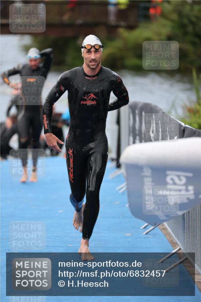 25.08.2024 - Elbe Triathlon Hamburg H.Heesch http://msf.ph/oto/6832457 25.08.2024 08:31:45 Schwimmen 34, 38, 40, 71, 75, 81, 89, 92, 100 meine-sportfotos.de