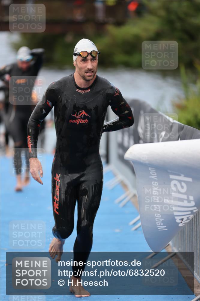 25.08.2024 - Elbe Triathlon Hamburg H.Heesch http://msf.ph/oto/6832520 25.08.2024 08:31:45 Schwimmen 34, 38, 40, 71, 75, 81, 89, 92, 100 meine-sportfotos.de