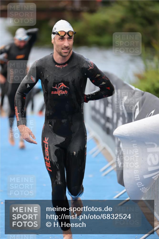 25.08.2024 - Elbe Triathlon Hamburg H.Heesch http://msf.ph/oto/6832524 25.08.2024 08:31:46 Schwimmen 34, 40, 71, 75, 81, 89, 92, 100 meine-sportfotos.de