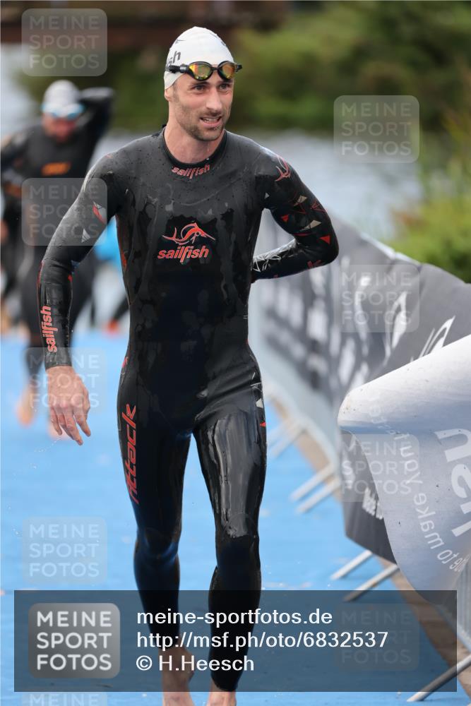 25.08.2024 - Elbe Triathlon Hamburg H.Heesch http://msf.ph/oto/6832537 25.08.2024 08:31:46 Schwimmen 34, 40, 71, 75, 81, 89, 92, 100 meine-sportfotos.de