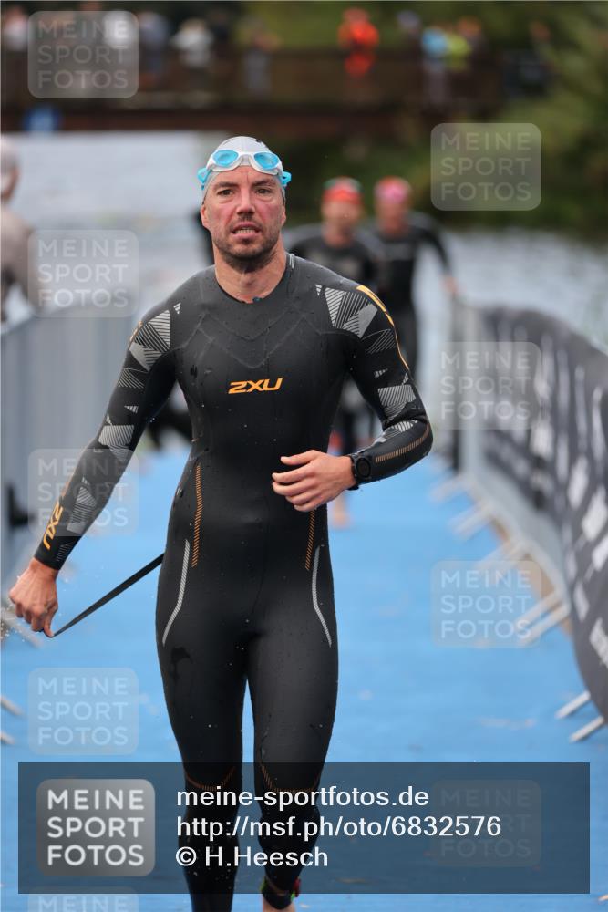 25.08.2024 - Elbe Triathlon Hamburg H.Heesch http://msf.ph/oto/6832576 25.08.2024 08:31:49 Schwimmen 34, 40, 71, 75, 81, 89, 92, 100 meine-sportfotos.de