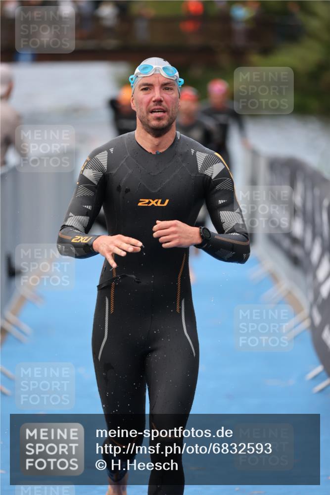 25.08.2024 - Elbe Triathlon Hamburg H.Heesch http://msf.ph/oto/6832593 25.08.2024 08:31:49 Schwimmen 34, 40, 71, 75, 81, 89, 92, 100 meine-sportfotos.de