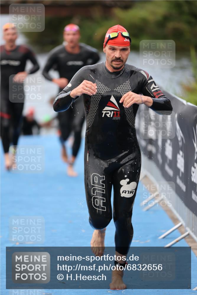 25.08.2024 - Elbe Triathlon Hamburg H.Heesch http://msf.ph/oto/6832656 25.08.2024 08:31:52 Schwimmen 34, 40, 71, 75, 81, 89, 92, 100 meine-sportfotos.de