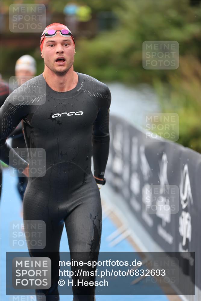 25.08.2024 - Elbe Triathlon Hamburg H.Heesch http://msf.ph/oto/6832693 25.08.2024 08:31:56 Schwimmen 34, 39, 40, 71, 75, 81, 89, 92, 100 meine-sportfotos.de