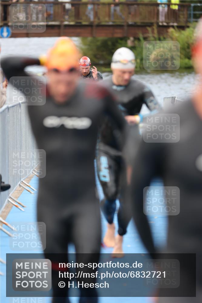 25.08.2024 - Elbe Triathlon Hamburg H.Heesch http://msf.ph/oto/6832721 25.08.2024 08:31:56 Schwimmen 34, 39, 40, 71, 75, 81, 89, 92, 100 meine-sportfotos.de