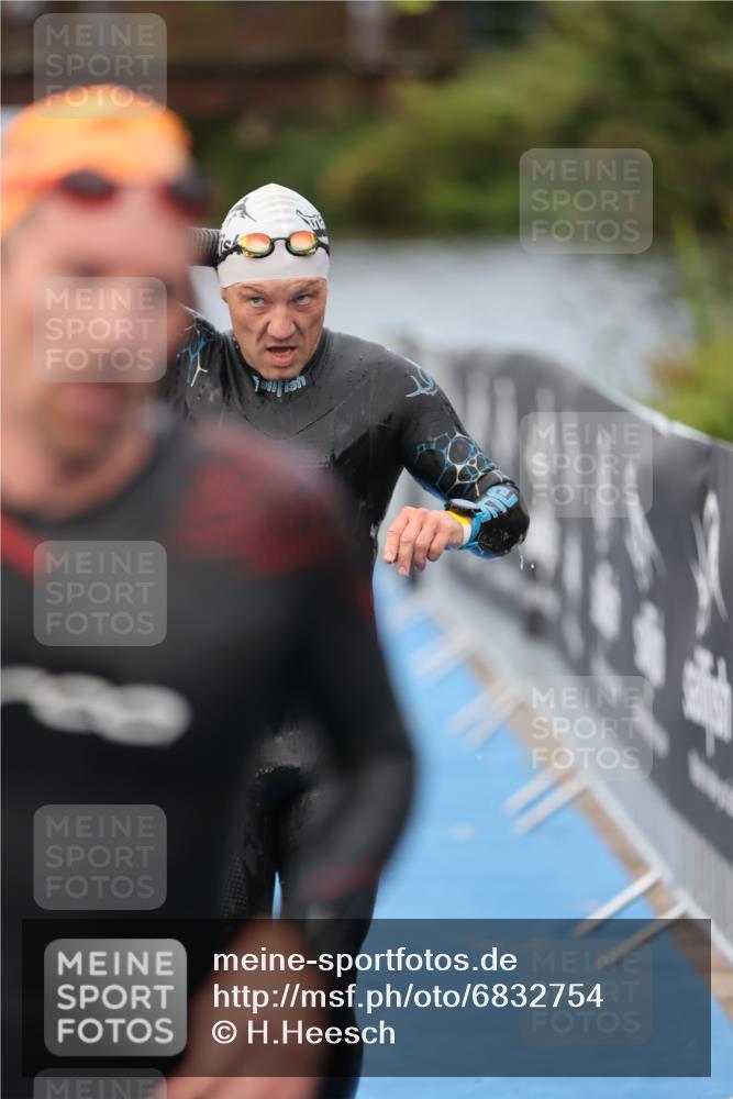 25.08.2024 - Elbe Triathlon Hamburg H.Heesch http://msf.ph/oto/6832754 25.08.2024 08:31:58 Schwimmen 34, 39, 40, 71, 75, 81, 89, 92, 100 meine-sportfotos.de