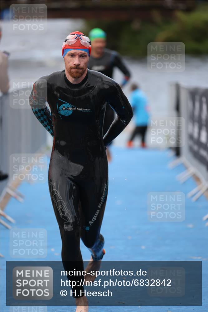 25.08.2024 - Elbe Triathlon Hamburg H.Heesch http://msf.ph/oto/6832842 25.08.2024 08:32:02 Schwimmen 34, 39, 56, 71, 75, 81, 89, 92, 100 meine-sportfotos.de