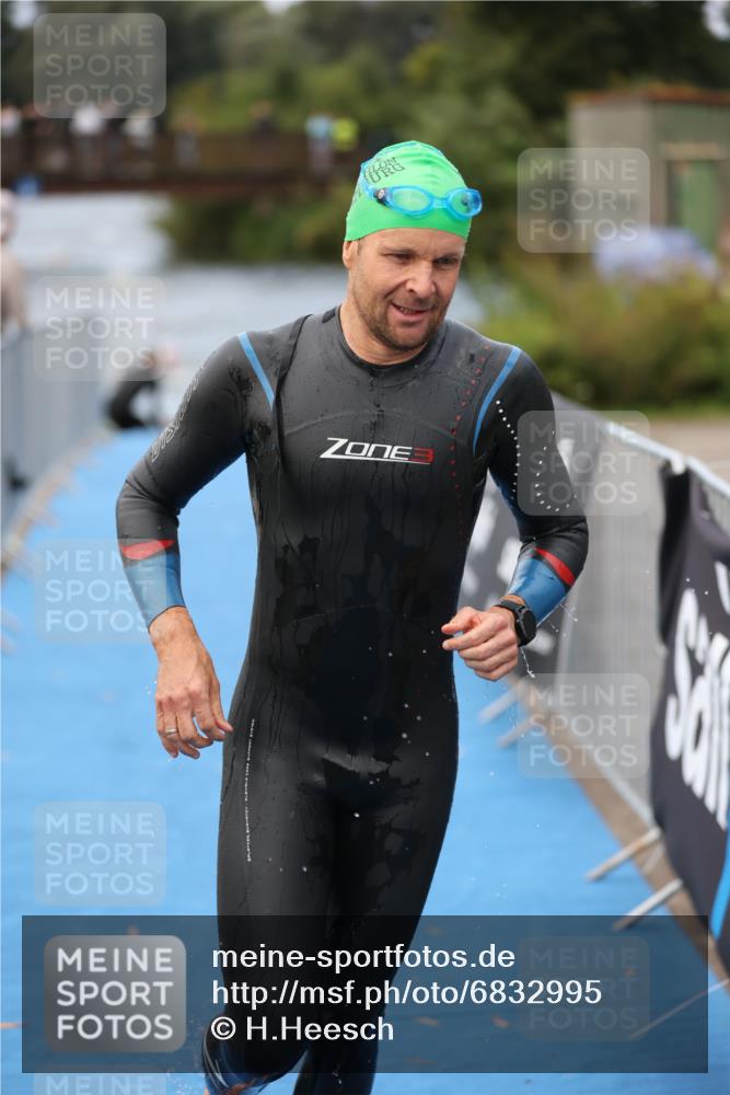 25.08.2024 - Elbe Triathlon Hamburg H.Heesch http://msf.ph/oto/6832995 25.08.2024 08:32:06 Schwimmen 34, 39, 56, 75, 81, 89, 92, 100 meine-sportfotos.de