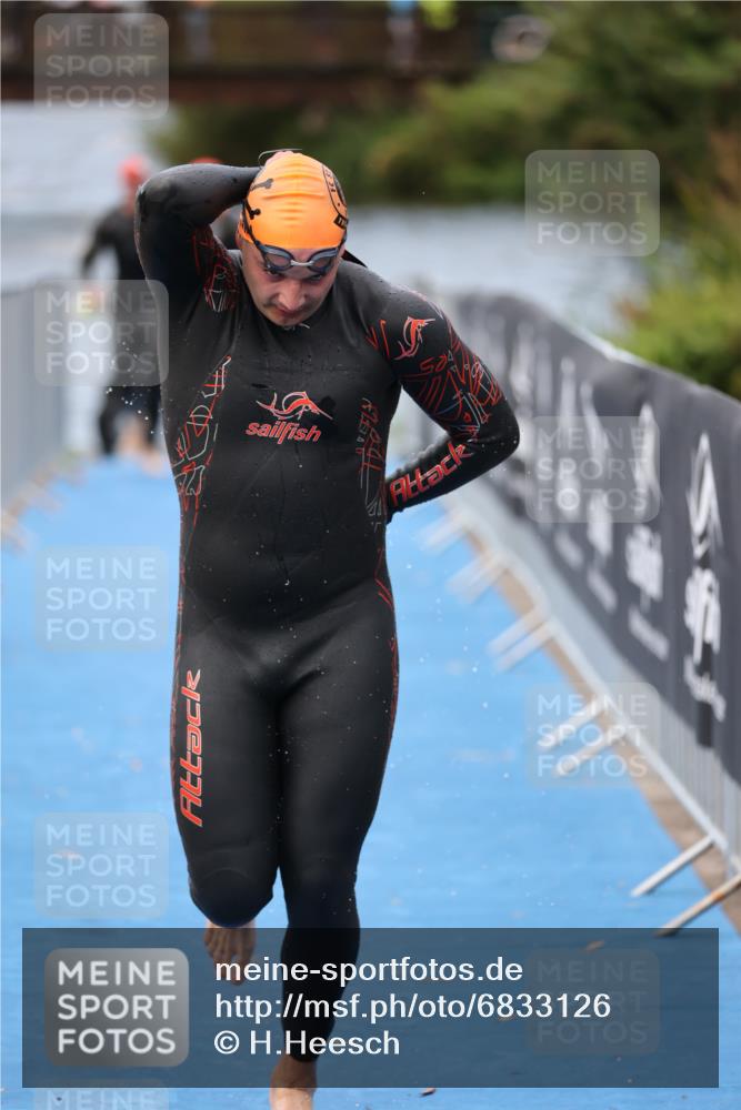 25.08.2024 - Elbe Triathlon Hamburg H.Heesch http://msf.ph/oto/6833126 25.08.2024 08:32:24 Schwimmen 39, 42, 56, 76, 77 meine-sportfotos.de