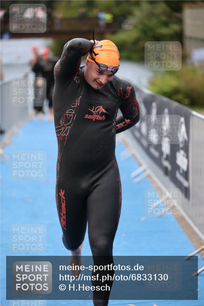25.08.2024 - Elbe Triathlon Hamburg H.Heesch http://msf.ph/oto/6833130 25.08.2024 08:32:25 Schwimmen 39, 42, 56, 76, 77 meine-sportfotos.de