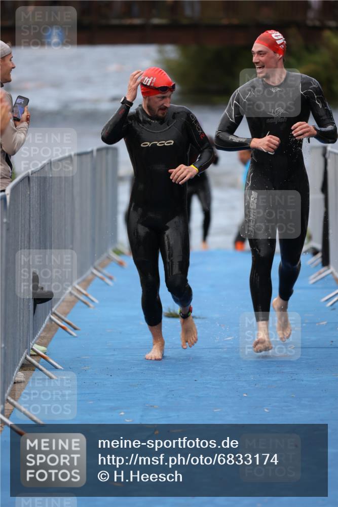 25.08.2024 - Elbe Triathlon Hamburg H.Heesch http://msf.ph/oto/6833174 25.08.2024 08:32:28 Schwimmen 39, 42, 56, 76, 77 meine-sportfotos.de