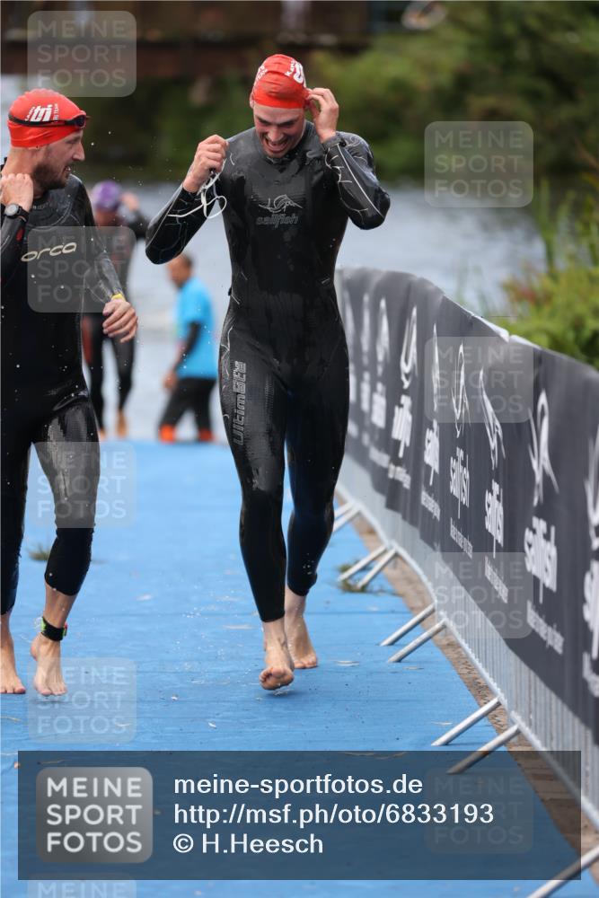 25.08.2024 - Elbe Triathlon Hamburg H.Heesch http://msf.ph/oto/6833193 25.08.2024 08:32:28 Schwimmen 39, 42, 56, 76, 77 meine-sportfotos.de