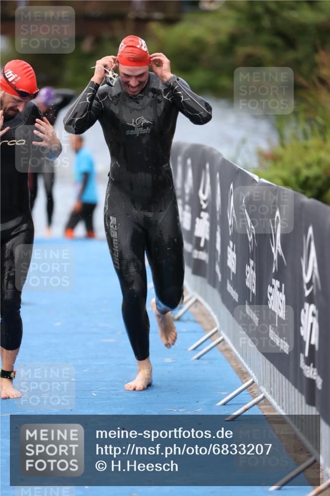 25.08.2024 - Elbe Triathlon Hamburg H.Heesch http://msf.ph/oto/6833207 25.08.2024 08:32:29 Schwimmen 39, 42, 56, 76, 77 meine-sportfotos.de