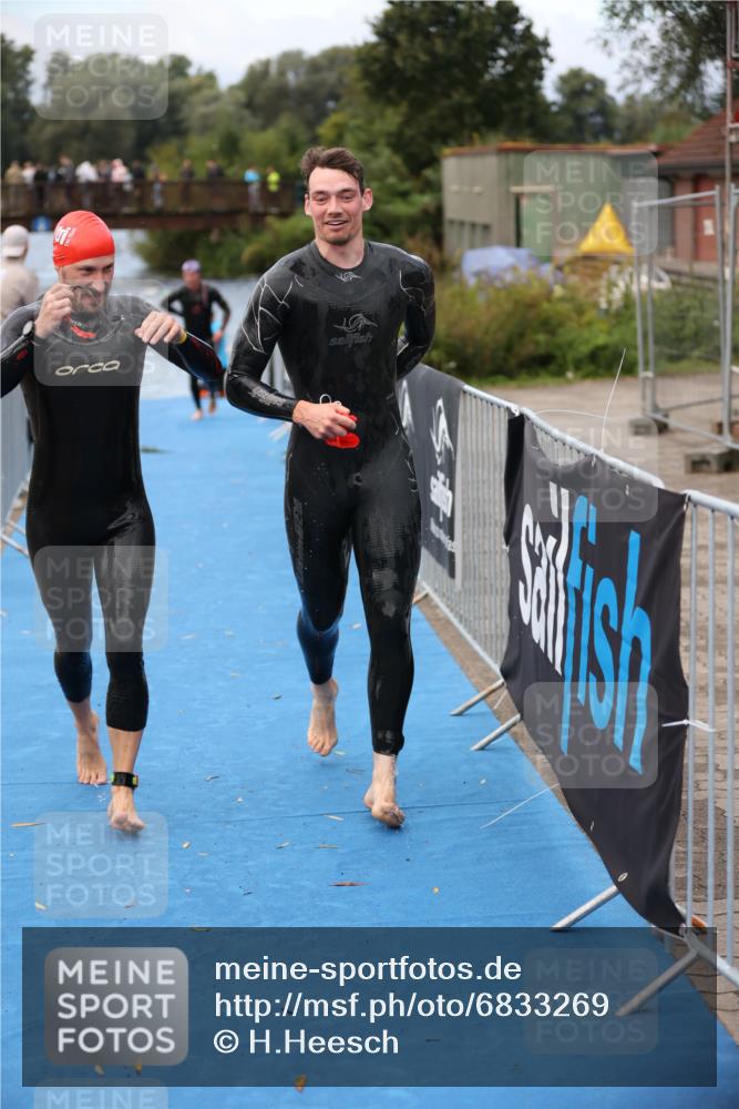25.08.2024 - Elbe Triathlon Hamburg H.Heesch http://msf.ph/oto/6833269 25.08.2024 08:32:31 Schwimmen 42, 56, 76, 77 meine-sportfotos.de