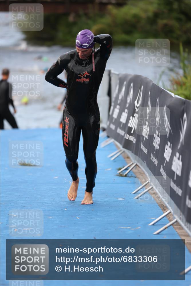 25.08.2024 - Elbe Triathlon Hamburg H.Heesch http://msf.ph/oto/6833306 25.08.2024 08:32:35 Schwimmen 42, 56, 76, 77, 91 meine-sportfotos.de