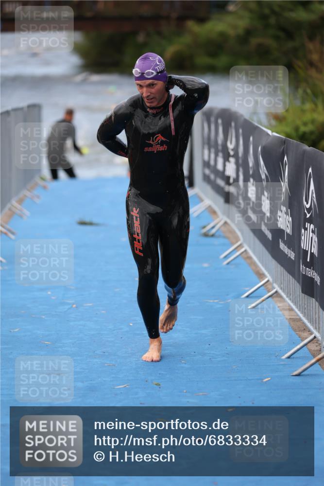 25.08.2024 - Elbe Triathlon Hamburg H.Heesch http://msf.ph/oto/6833334 25.08.2024 08:32:36 Schwimmen 42, 76, 77, 91 meine-sportfotos.de