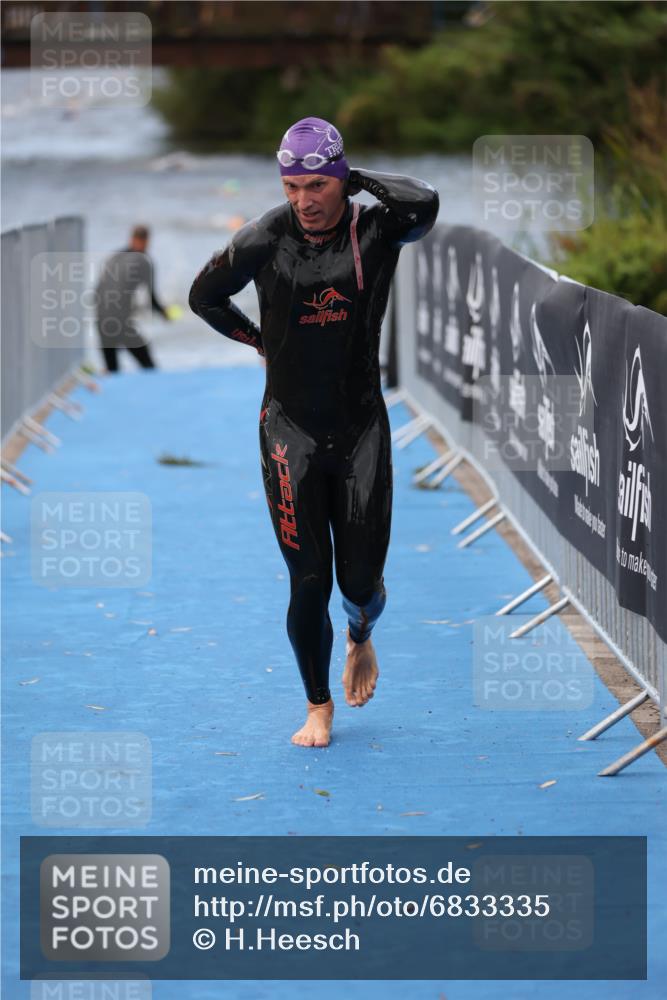 25.08.2024 - Elbe Triathlon Hamburg H.Heesch http://msf.ph/oto/6833335 25.08.2024 08:32:37 Schwimmen 42, 76, 77, 91 meine-sportfotos.de