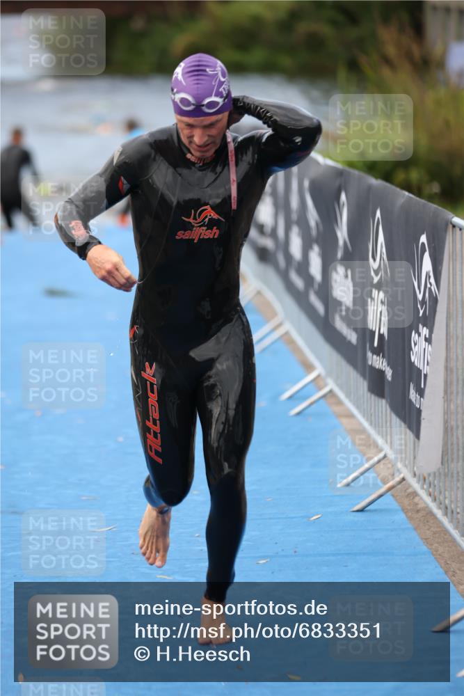 25.08.2024 - Elbe Triathlon Hamburg H.Heesch http://msf.ph/oto/6833351 25.08.2024 08:32:37 Schwimmen 42, 76, 77, 91 meine-sportfotos.de