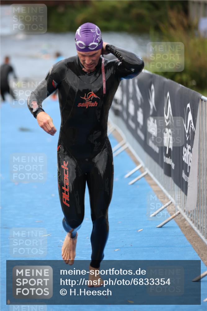 25.08.2024 - Elbe Triathlon Hamburg H.Heesch http://msf.ph/oto/6833354 25.08.2024 08:32:38 Schwimmen 42, 76, 77, 91 meine-sportfotos.de